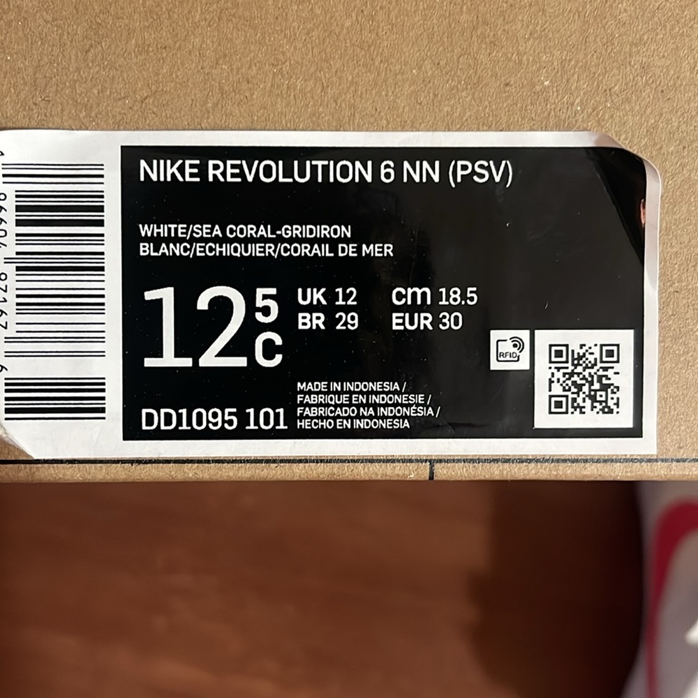 NIKE Revolution Youth Running Sneakers *NEW* Size 12.5, 3 Youth , 1 Youth - Picture 4 of 5
